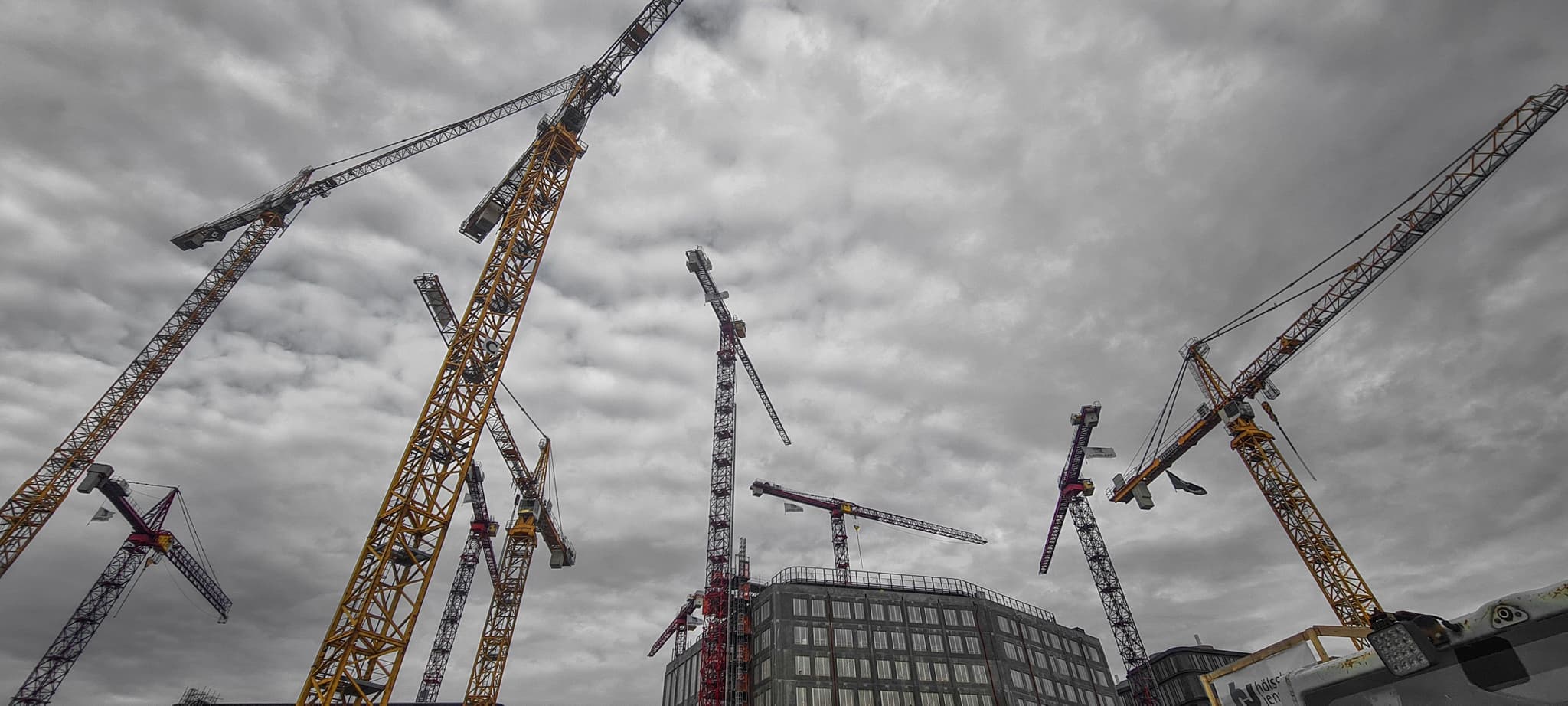 Postbyen, København – Komplekst kranarbejde med Liebherr tårnkraner